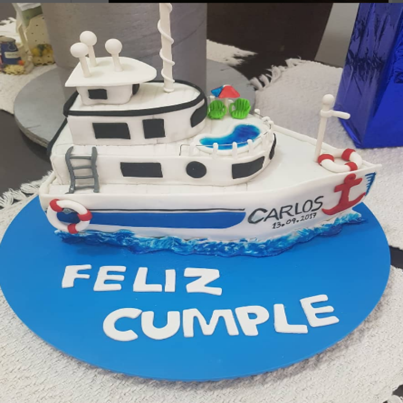 Tortas corporativas de diseño y licores de etiqueta privada en Cali
